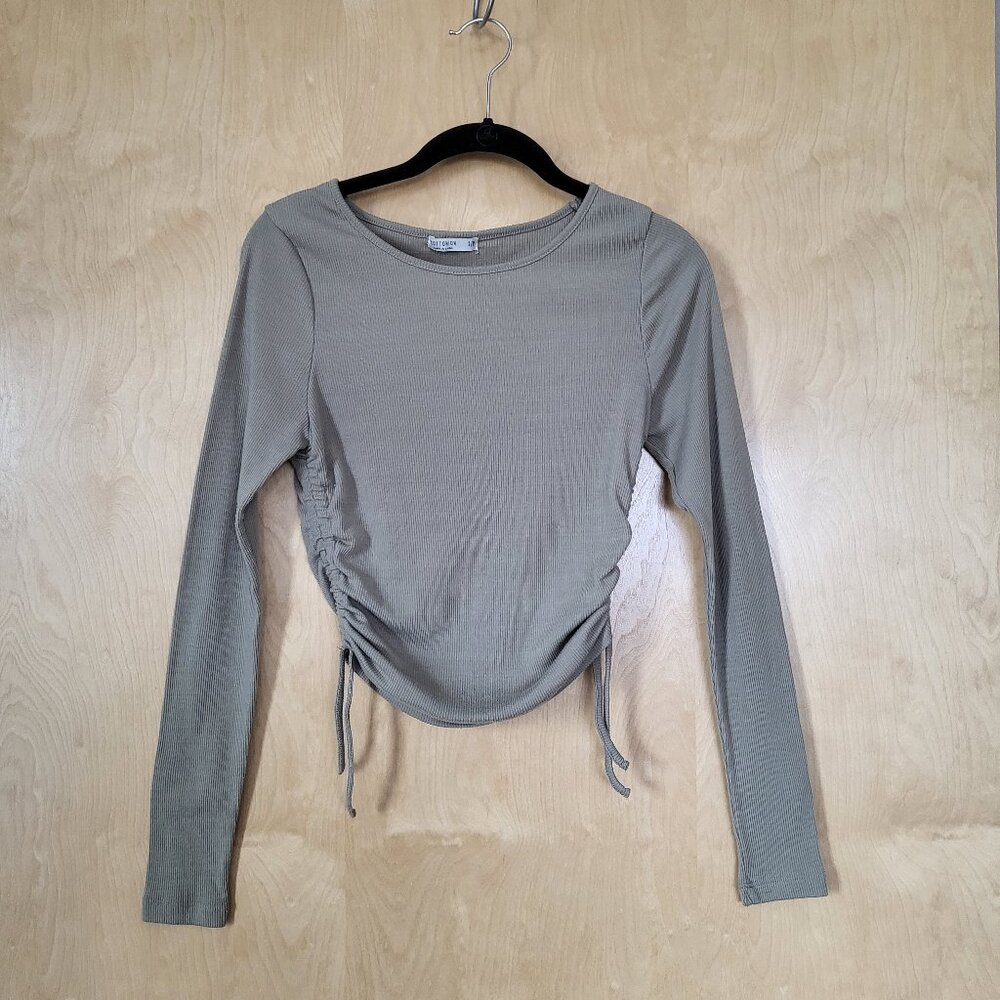 Lounging Bundle 2 Pieces: Gray Sweat Shorts and Sage Green Top Size Small - Picture 8 of 12